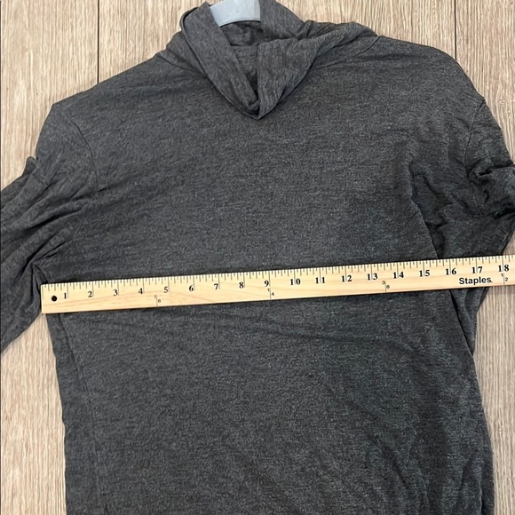 Women's heathered Gray Turtleneck Sweater (fits like M/L) - Picture 4 of 5